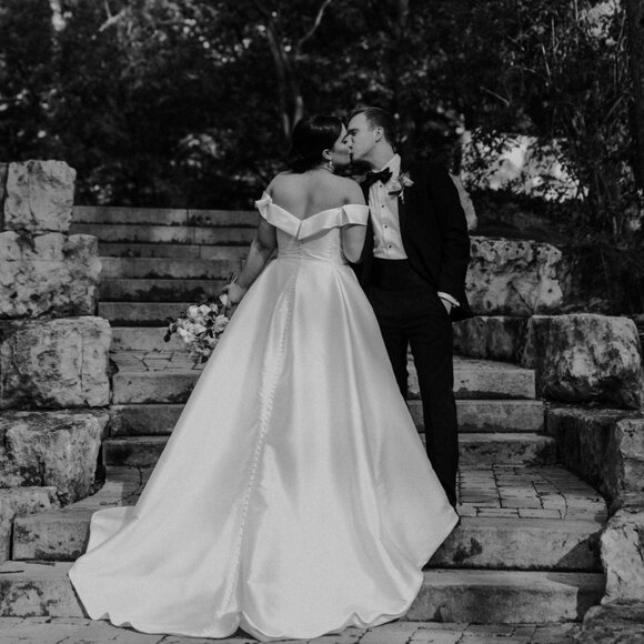 Essence of Australia Modern-Classic Wedding Dress - Bridal Size 20 - Picture 1 of 6